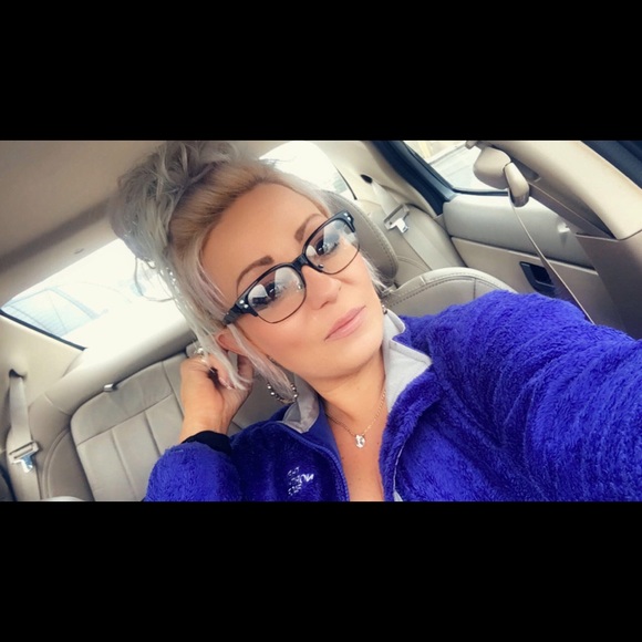 Meet your Posher, Apryl - Picture 13 of 16